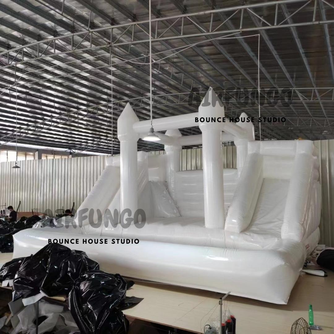 Customize Inflatable Bouncy Castle With Slide Large Size Bounce House White
