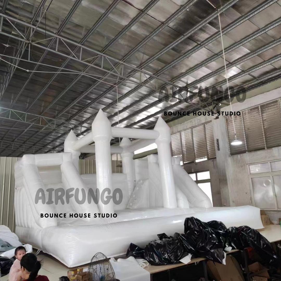 Customize Inflatable Bouncy Castle With Slide Large Size Bounce House White