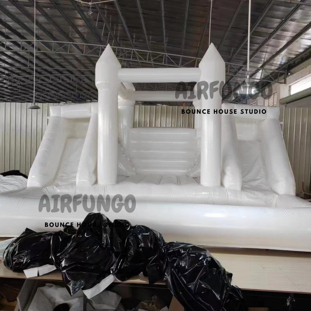 Customize Inflatable Bouncy Castle With Slide Large Size Bounce House White