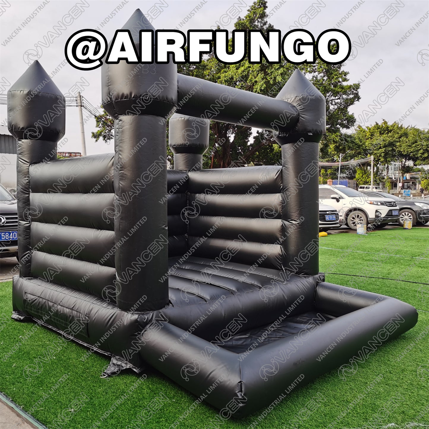 Mini White Bounce House Whit Pit
