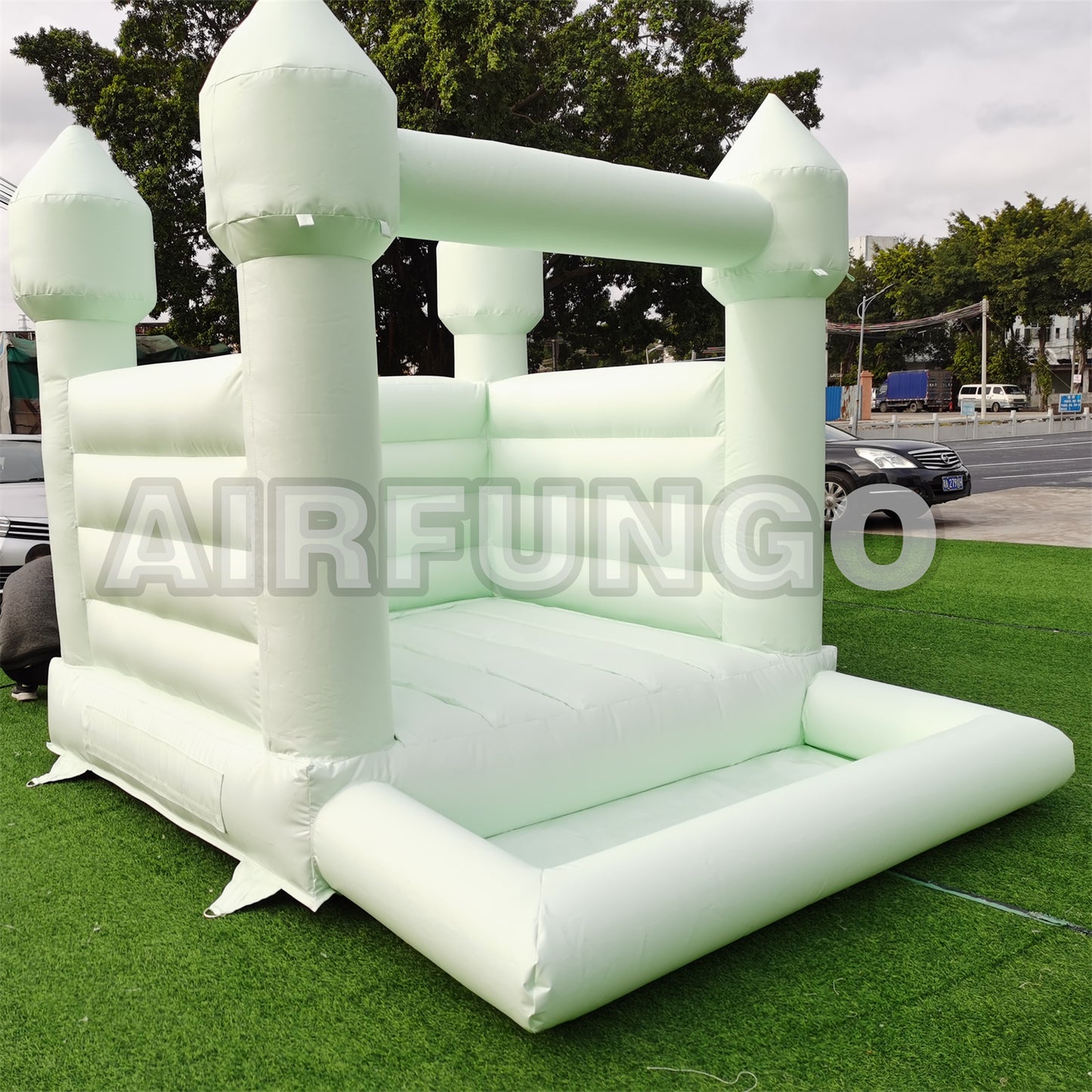 Mini White Bounce House Whit Pit
