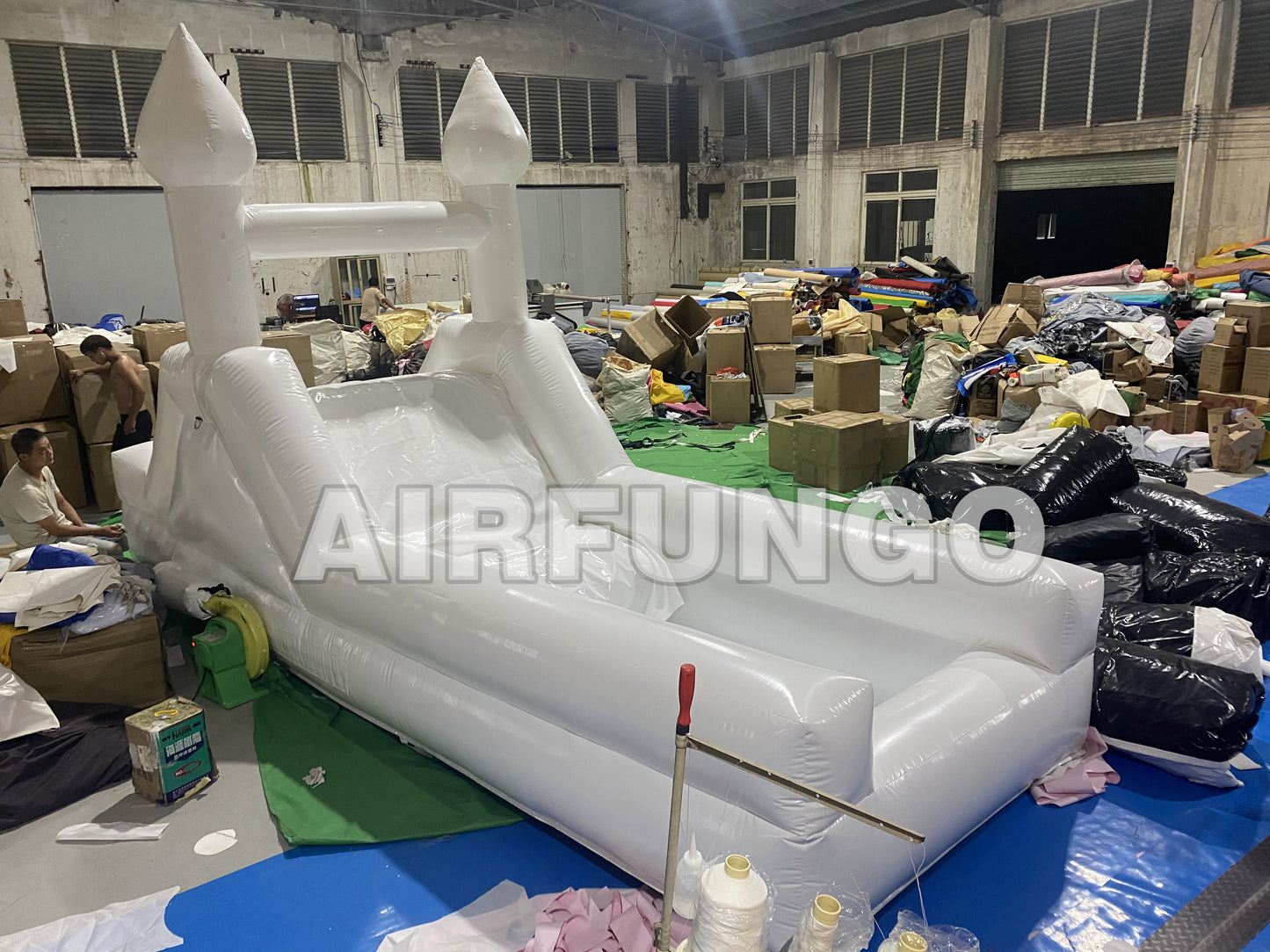 Modern Slide Inflatable White Bounce House With Slide